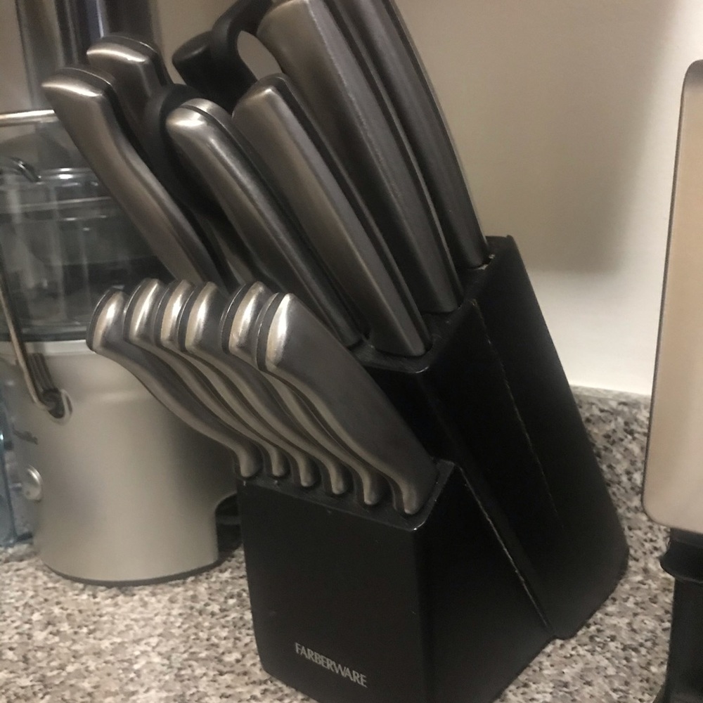 🔴SOLD🔴Farberware Knife Set - Picture 2 of 5